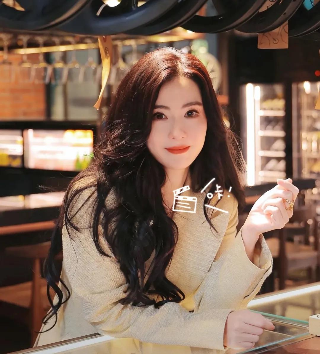 谁懂啊！

张柏芝当年这波操作

现在看还是佩服！
 
当年和谢霆锋离婚，她硬是