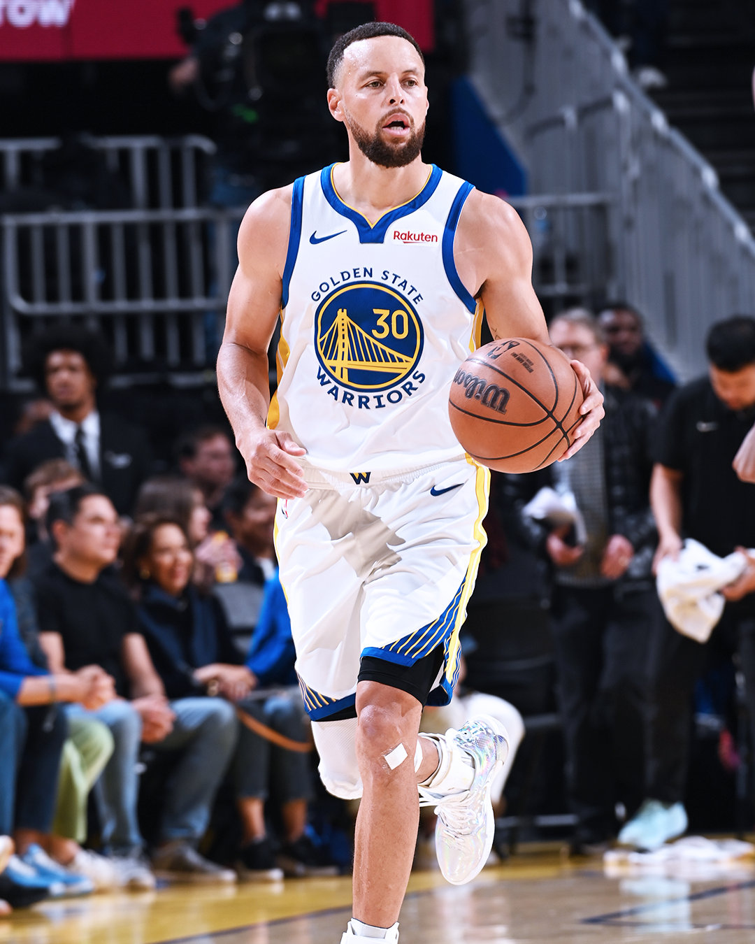 库里29分，4助攻，2篮板，1抢断。火箭vs勇士库里复出库里复出29分