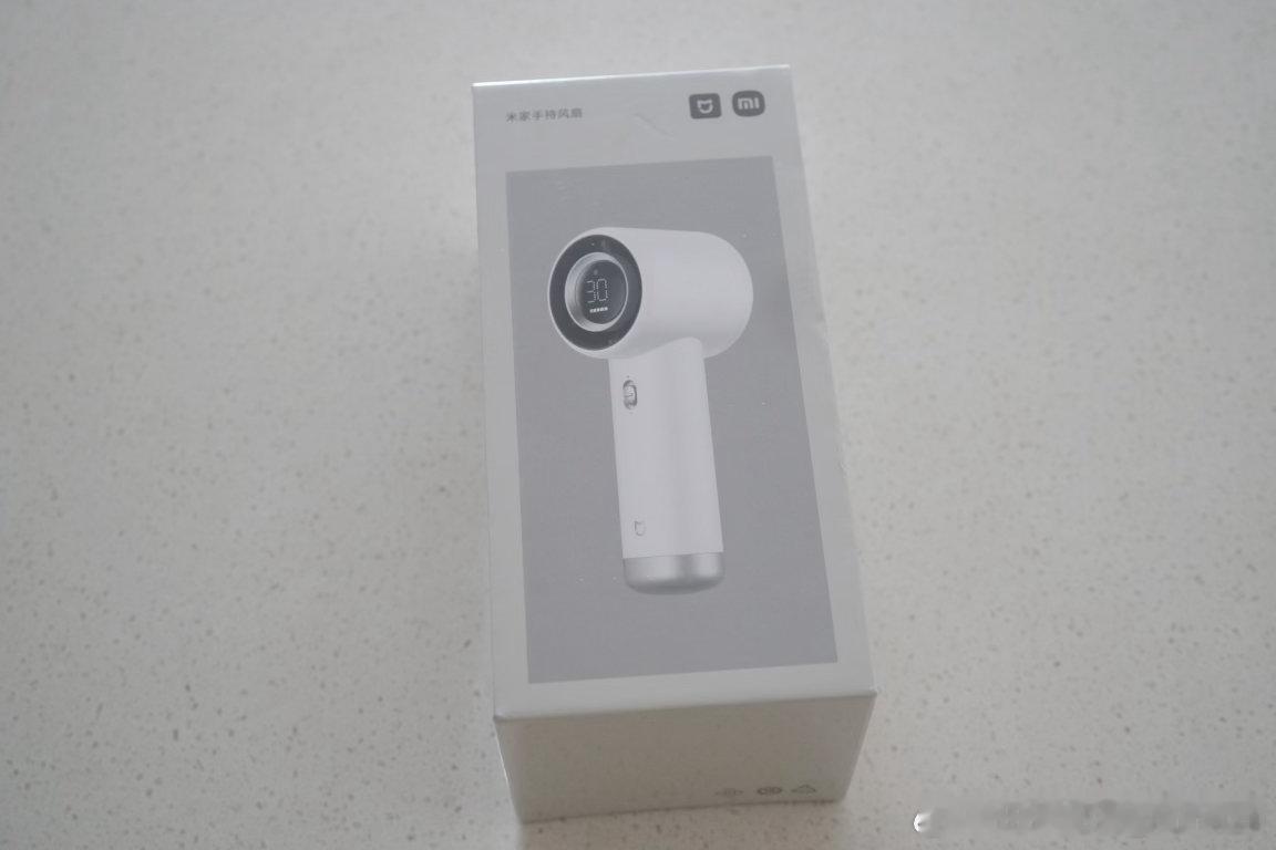 人可以为出差做多少准备，录音机从zoom h6换成了更小巧的f3，昨天琢磨了一下