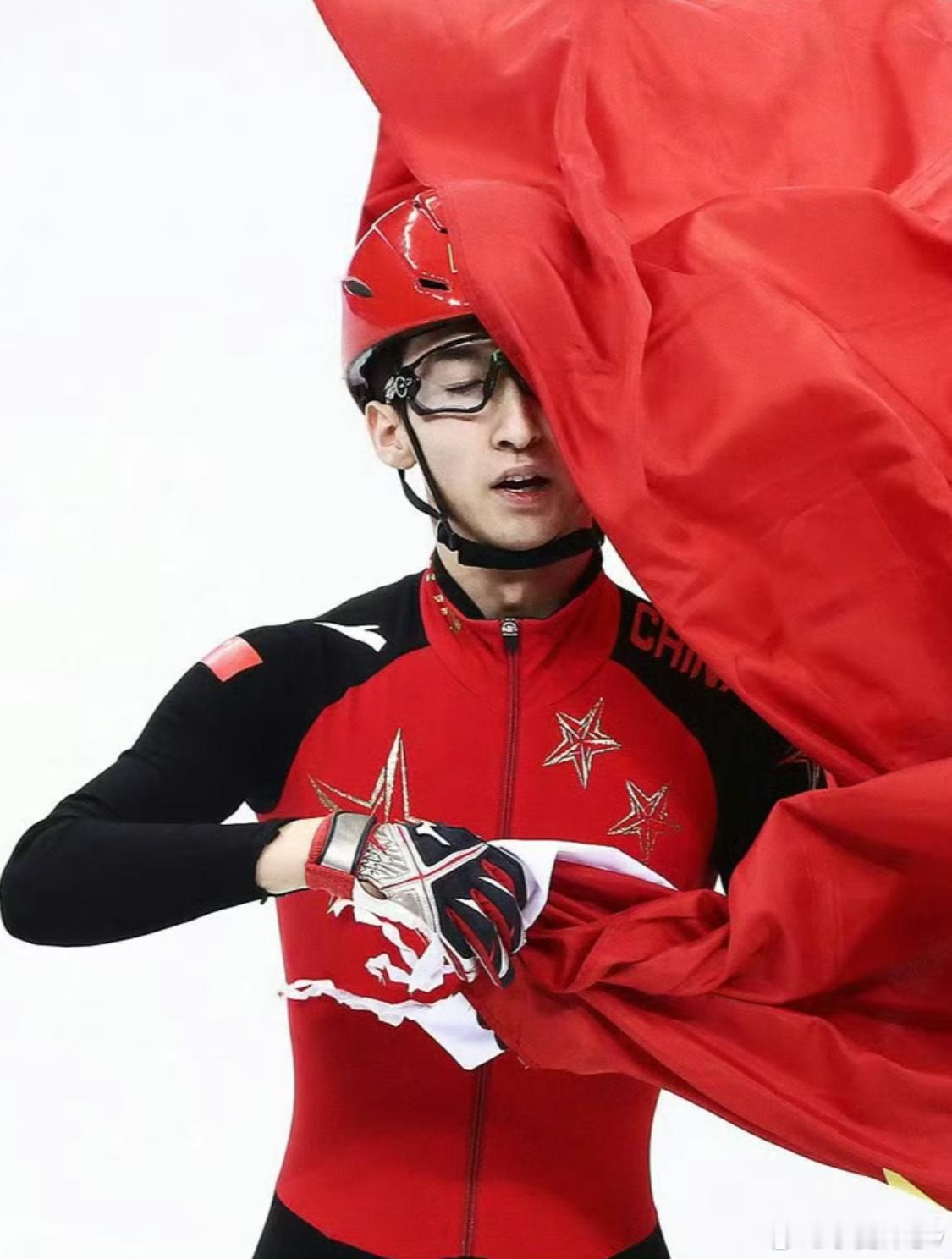 武大靖自曝从床爬到洗手间要半小时破防了，要热泪盈眶了一直超喜欢武大靖，是他用实打