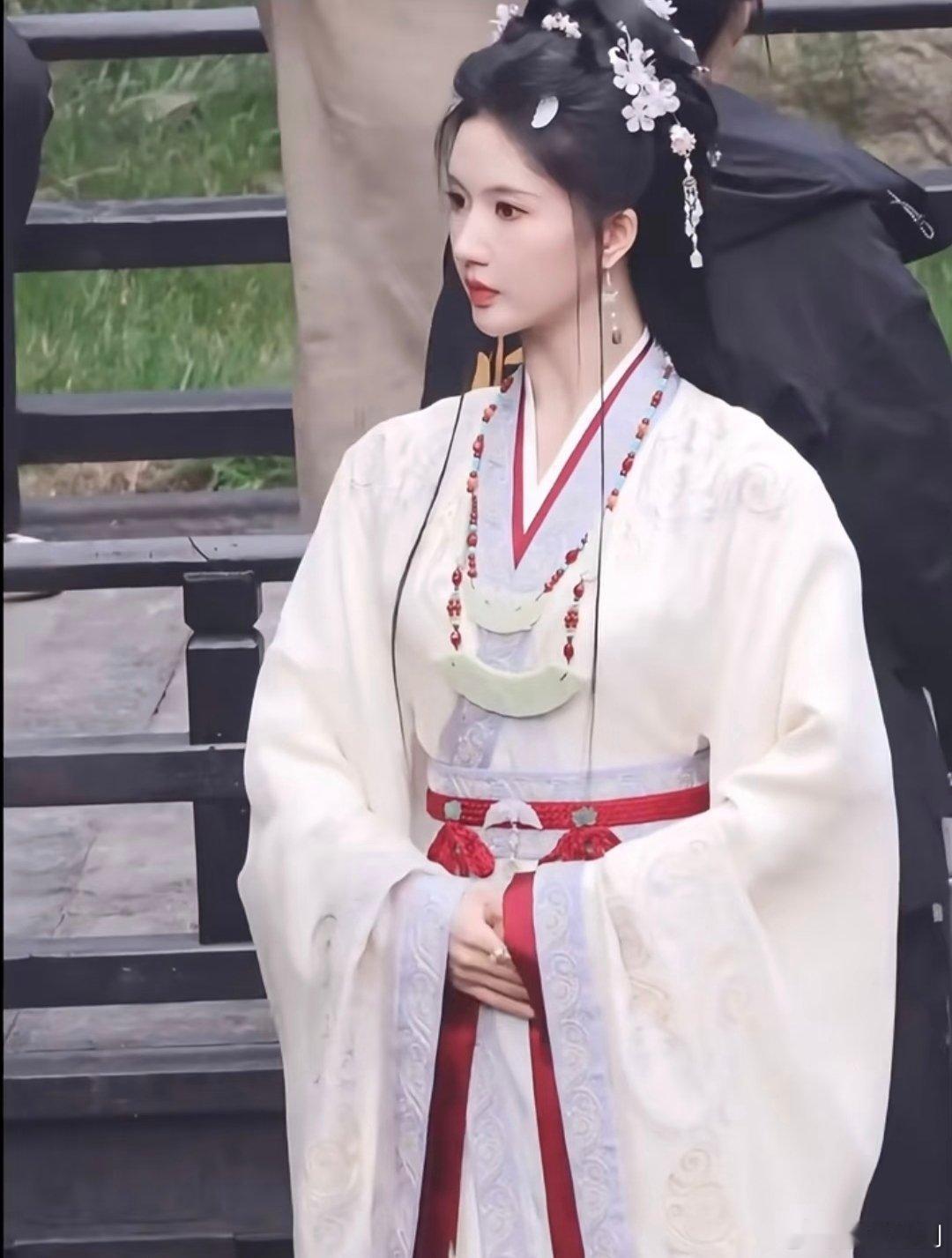刘些宁发文告别慕容钧原来慕容钧只是她的枷锁，真正的婉婉一直渴望自由，演员真的完全