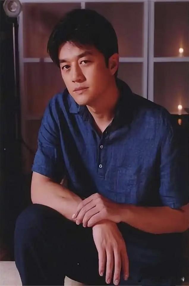 学霸李亚鹏的“叛逆”转行记
 
1990年，新疆学霸李亚鹏拿着哈工大录取通知书，