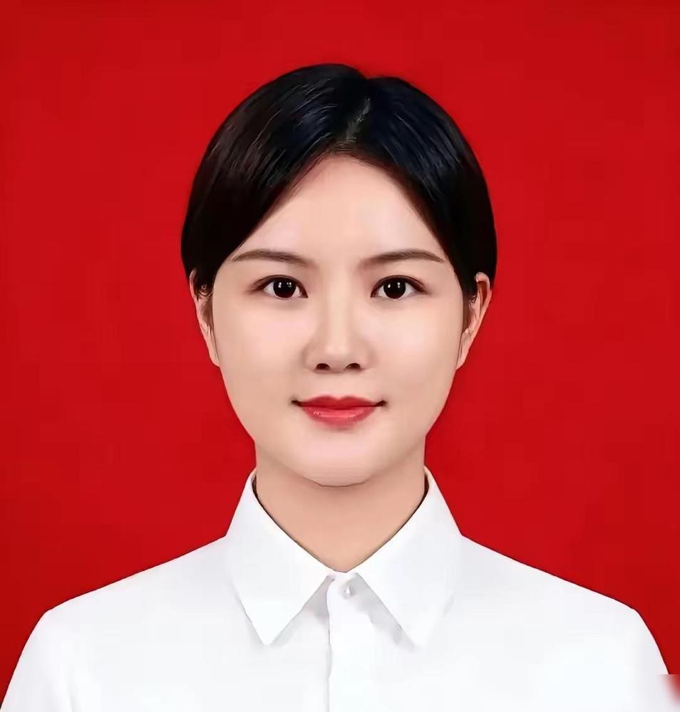 李春燕，女，汉族，中共党员，1990年出生，2007年入伍，2015年退役，现任