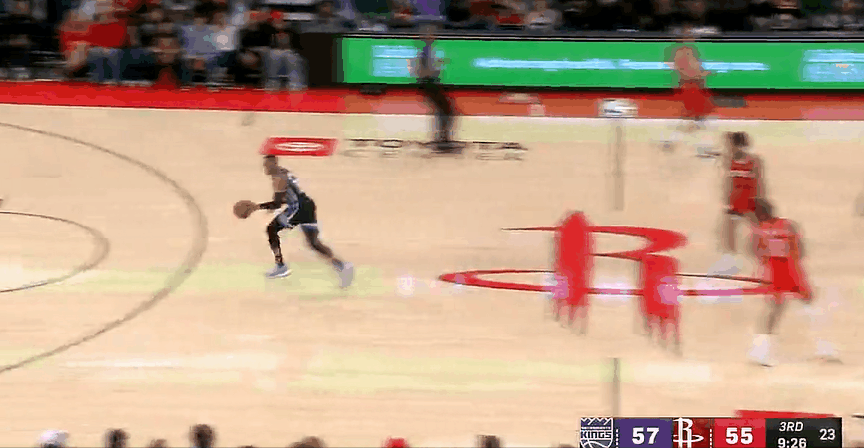 重拳出击！威少一打阿杜就来劲！
在今天NBA常规赛国王对阵火箭的第三节比赛中，威