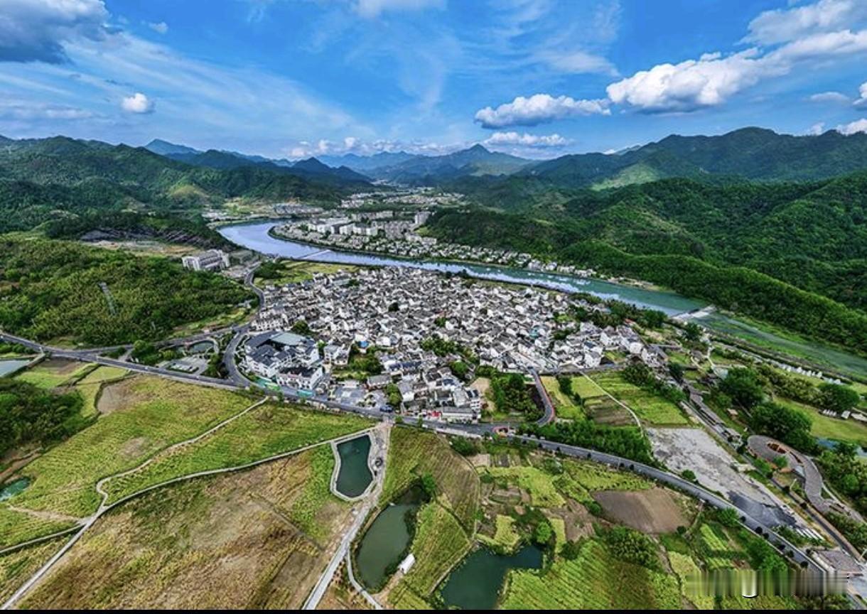 龙川：被时光珍藏的徽州旧梦
心念一动便驱车往绩溪去，说不清是攒了太久的徽州情结作