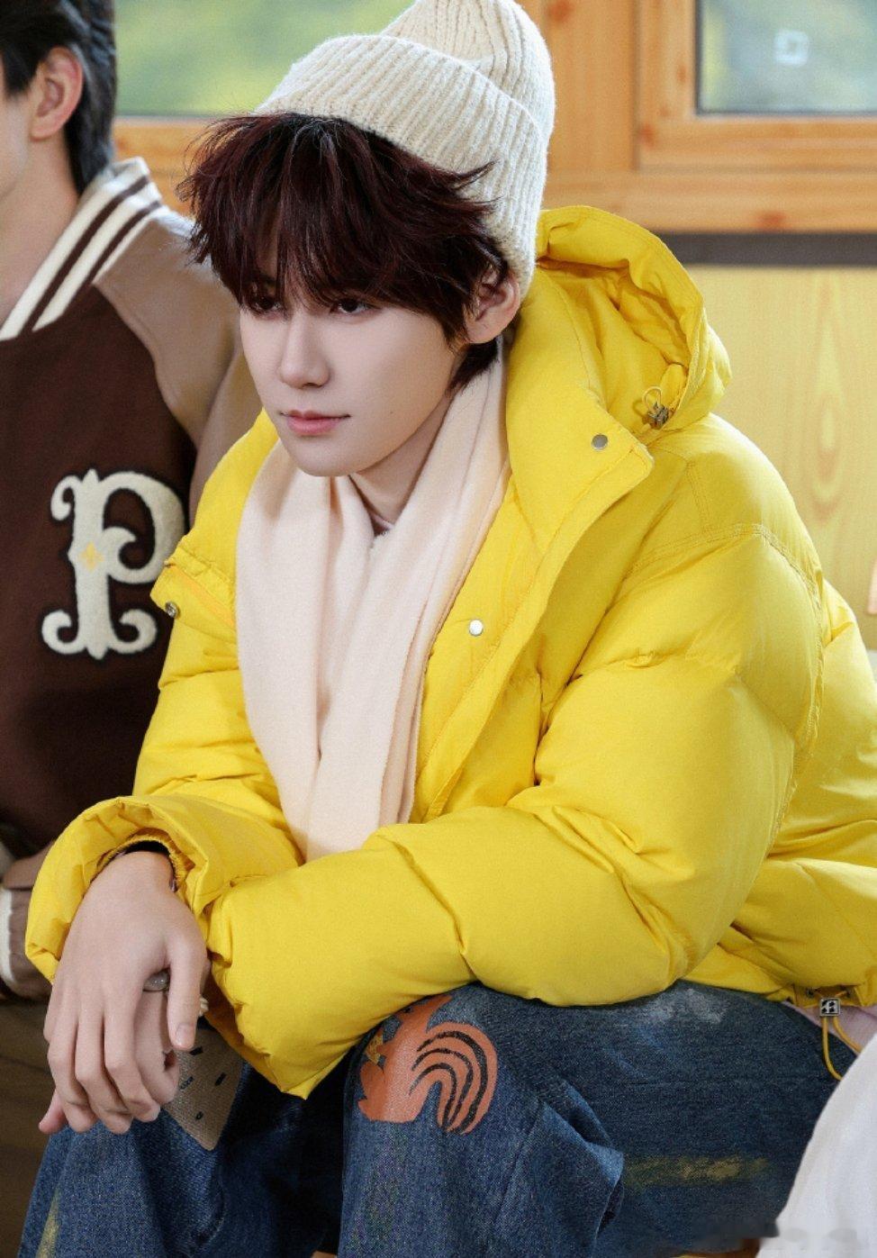 张真源万物皆可哥张真源万物皆可哥！没扎裤脚慌着跟蚂蟥喊哥求放过，这随性又礼貌的样