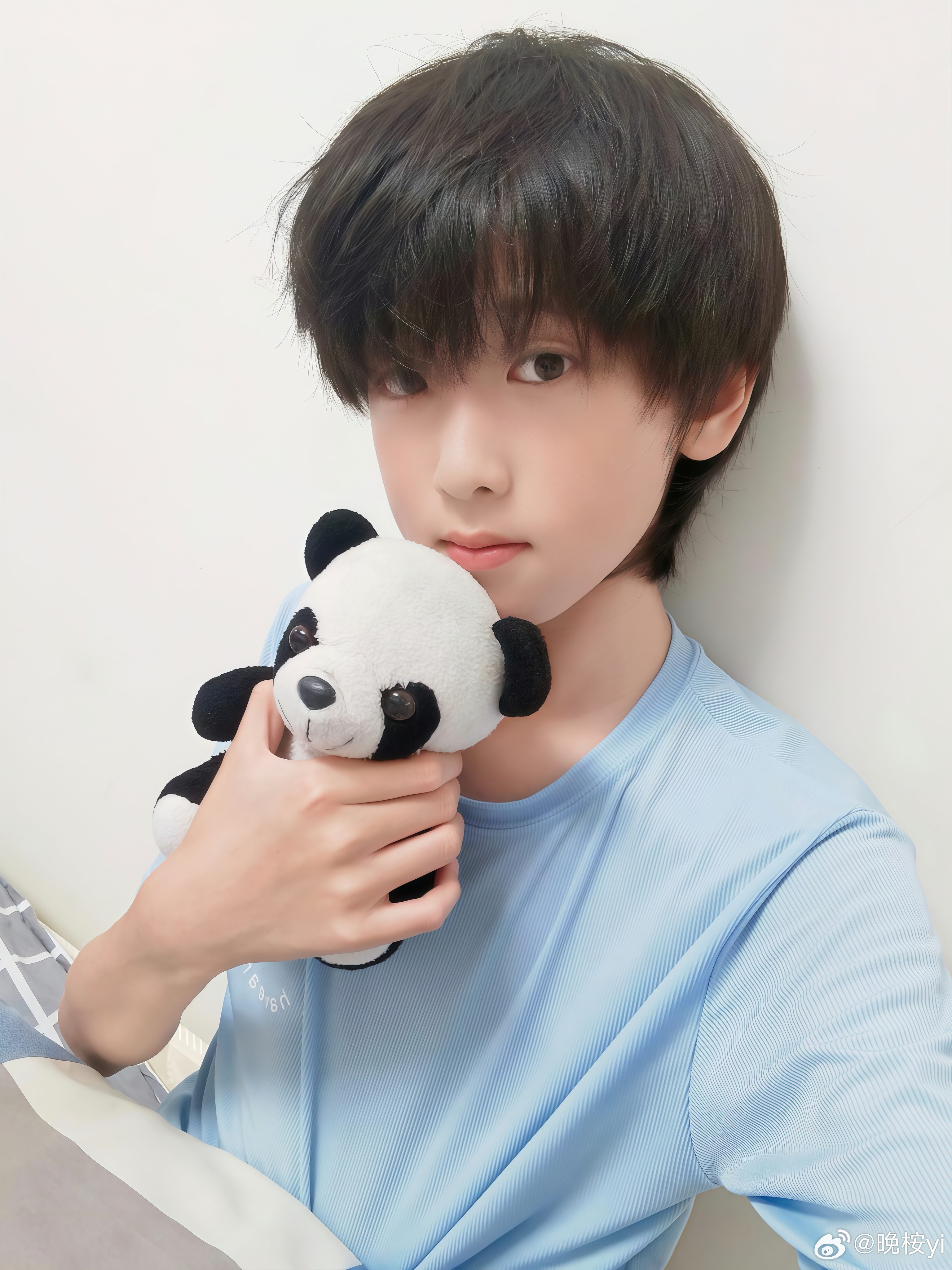 赵俊羽 💚赵俊羽 五代第一且唯一主唱 “发光不是太阳的权利 你也可以” 𝑖?