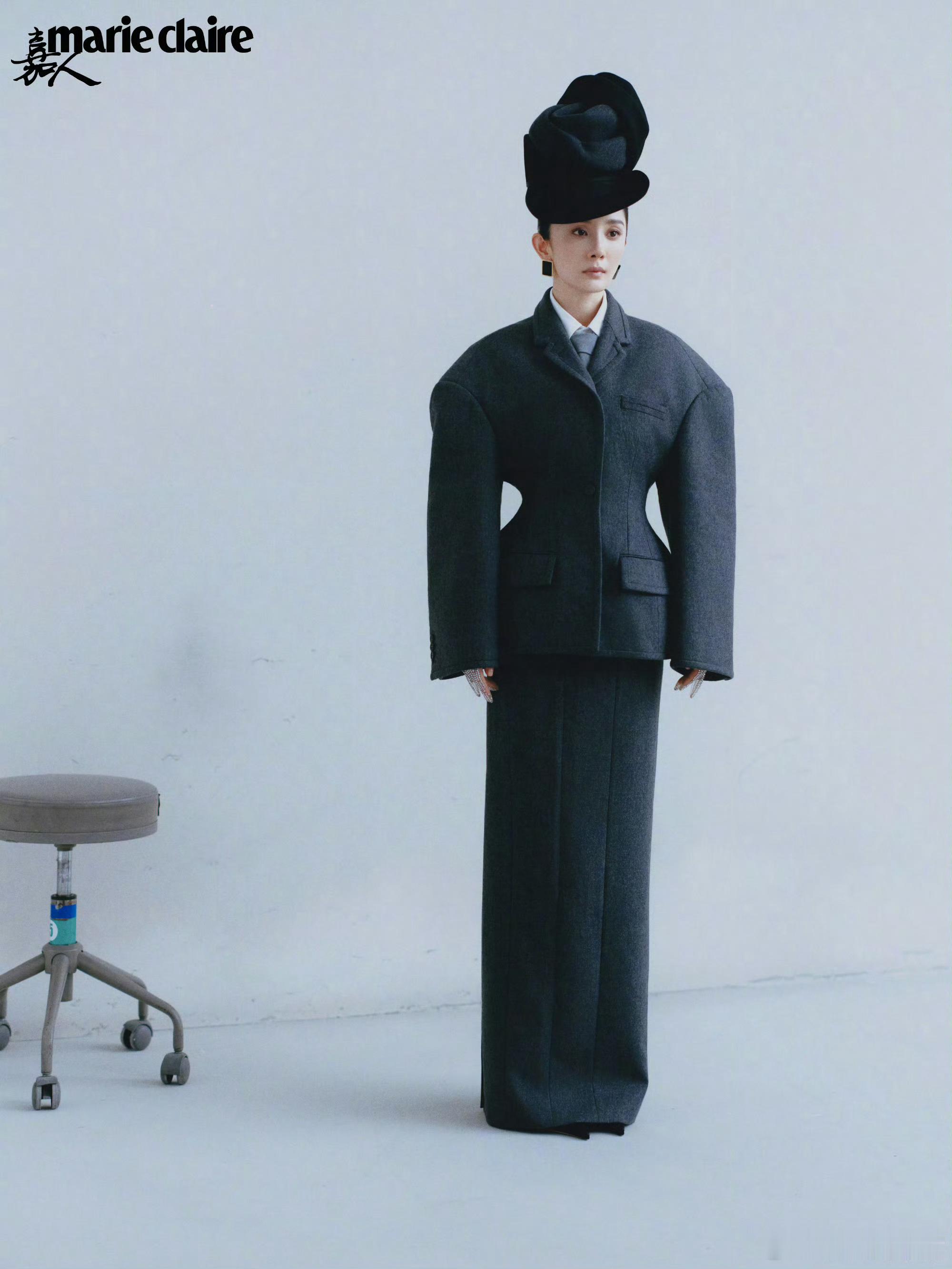 普通人不是天天撞衫吗娱乐圈明星虽然不大撞衫但是经常撞才是常态毕竟稀有才叫大牌，好