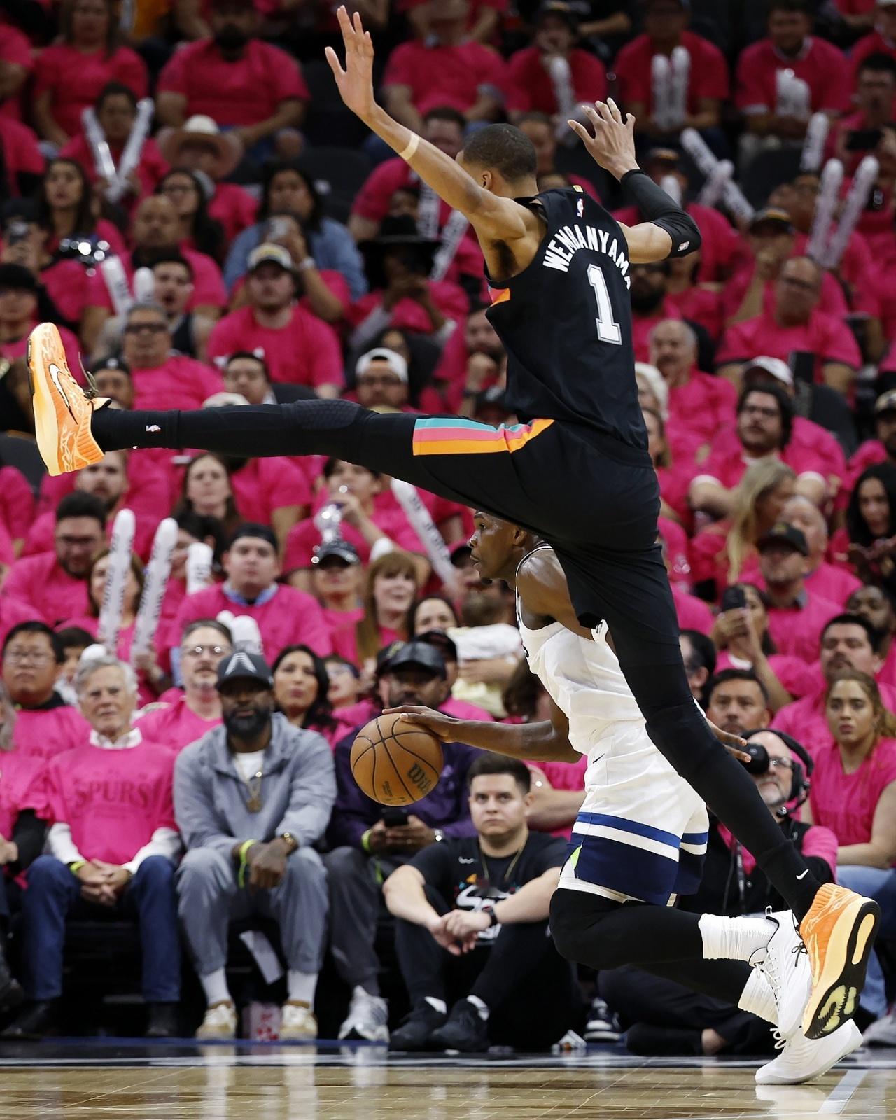 🤔ESPN预测明日季后赛：马刺胜率76.0%，森林狼胜率24.0%NBA季后赛
