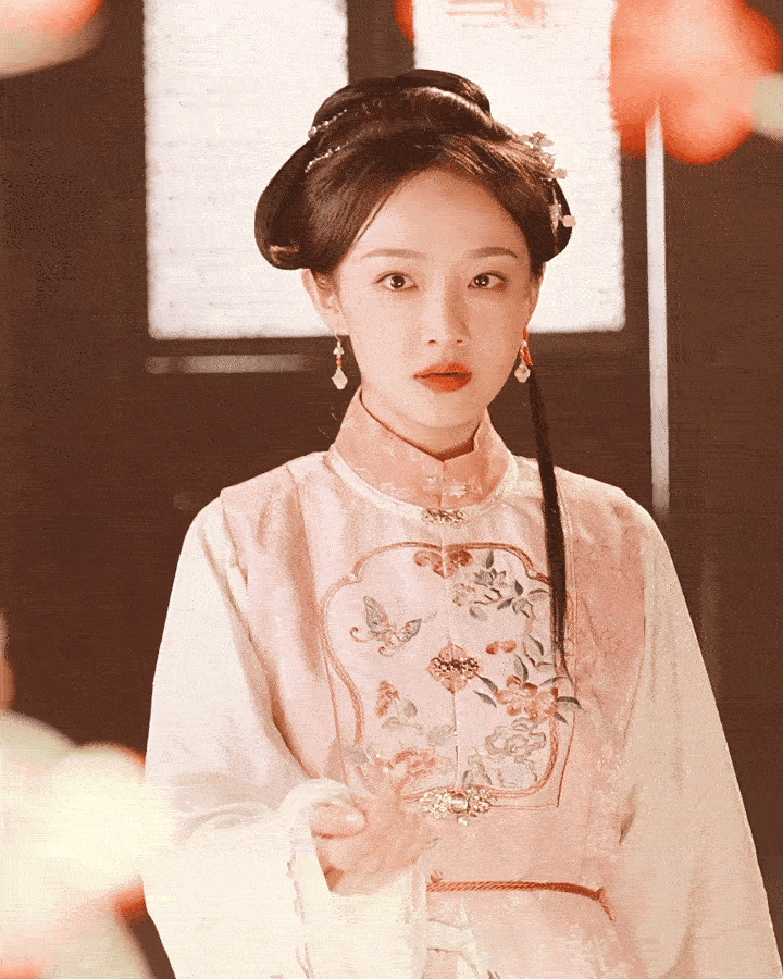 吴佳怡新剧点到谁就是谁  重 生 归 来，小梅 顶着 少 女的 皮 囊，藏 着 