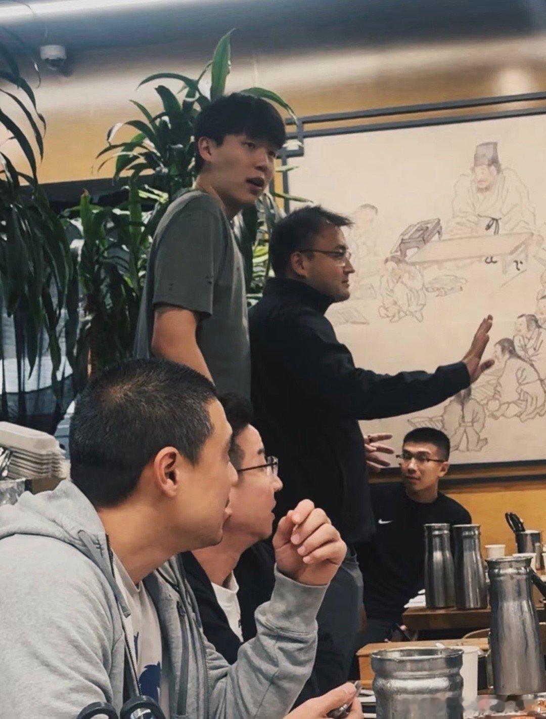 不藏了，其实小杨是美食探店博主，只是兼职打个比赛而已[哈哈][哈哈][哈哈] 杨