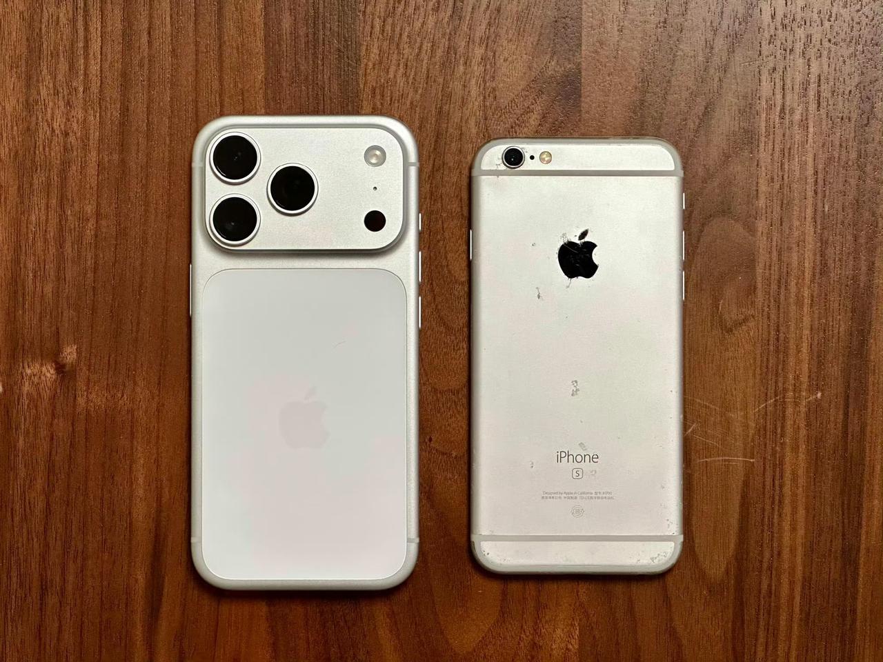 苹果的十年，2015年9月9日，iPhone6s发布2025年9月9日，iPho