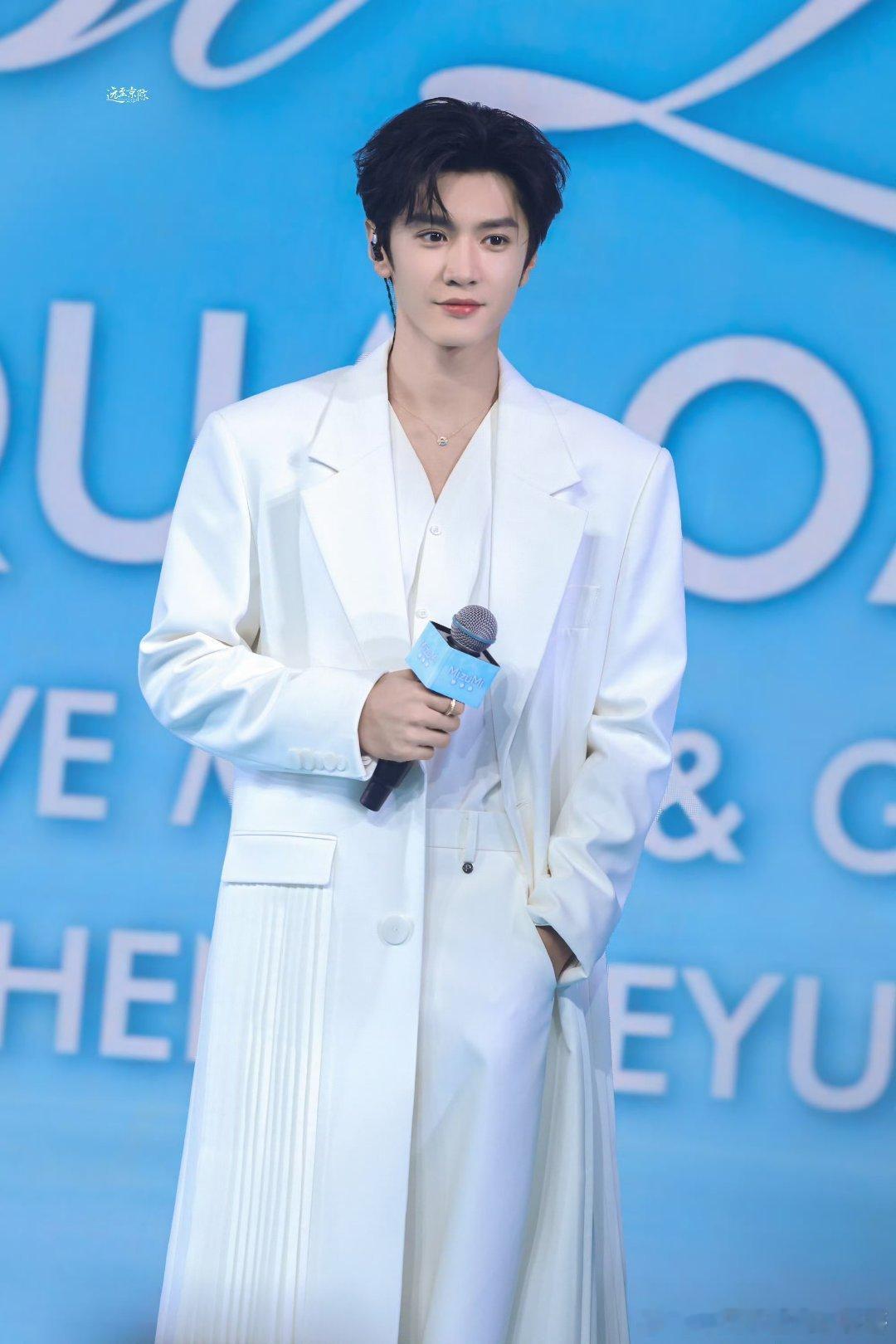 陈哲远今日活动路透，白马王子降临曼谷