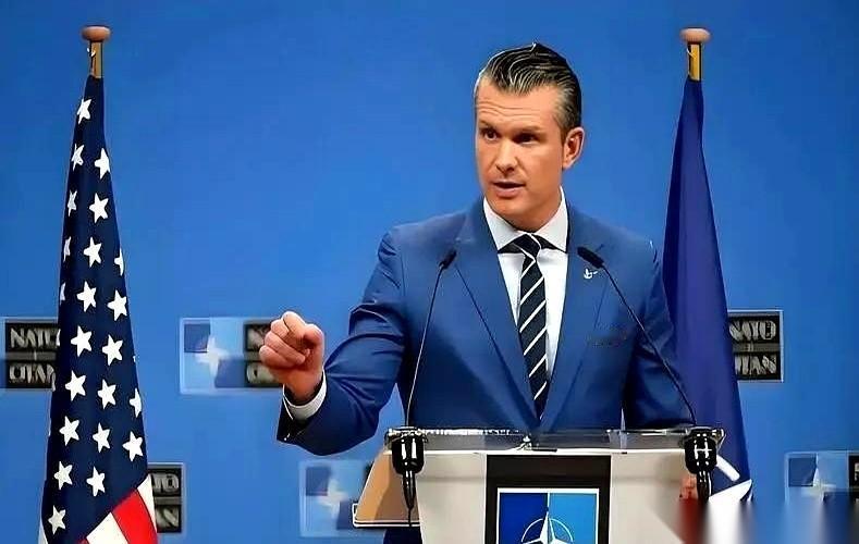 美国国防部长赫格塞思这回被彻底顶到了风口浪尖。
就在4月15日，众议院民主党人直