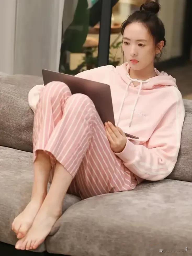 童瑶
一个差点被“渣男”毁了的女演员
这么漂亮的女人，不懂得珍惜
但是有人珍惜，