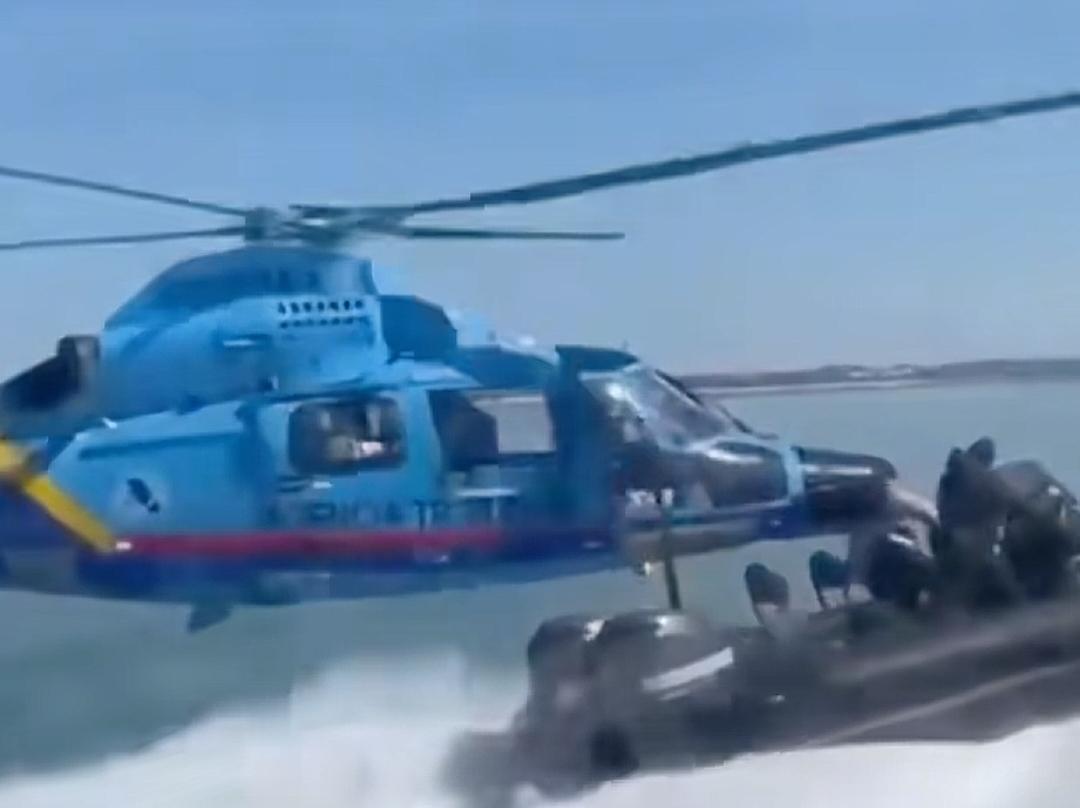 9月12日西班牙海关干了一件超惊险的事国外社交媒体上流传着一段超刺激的视频，是西