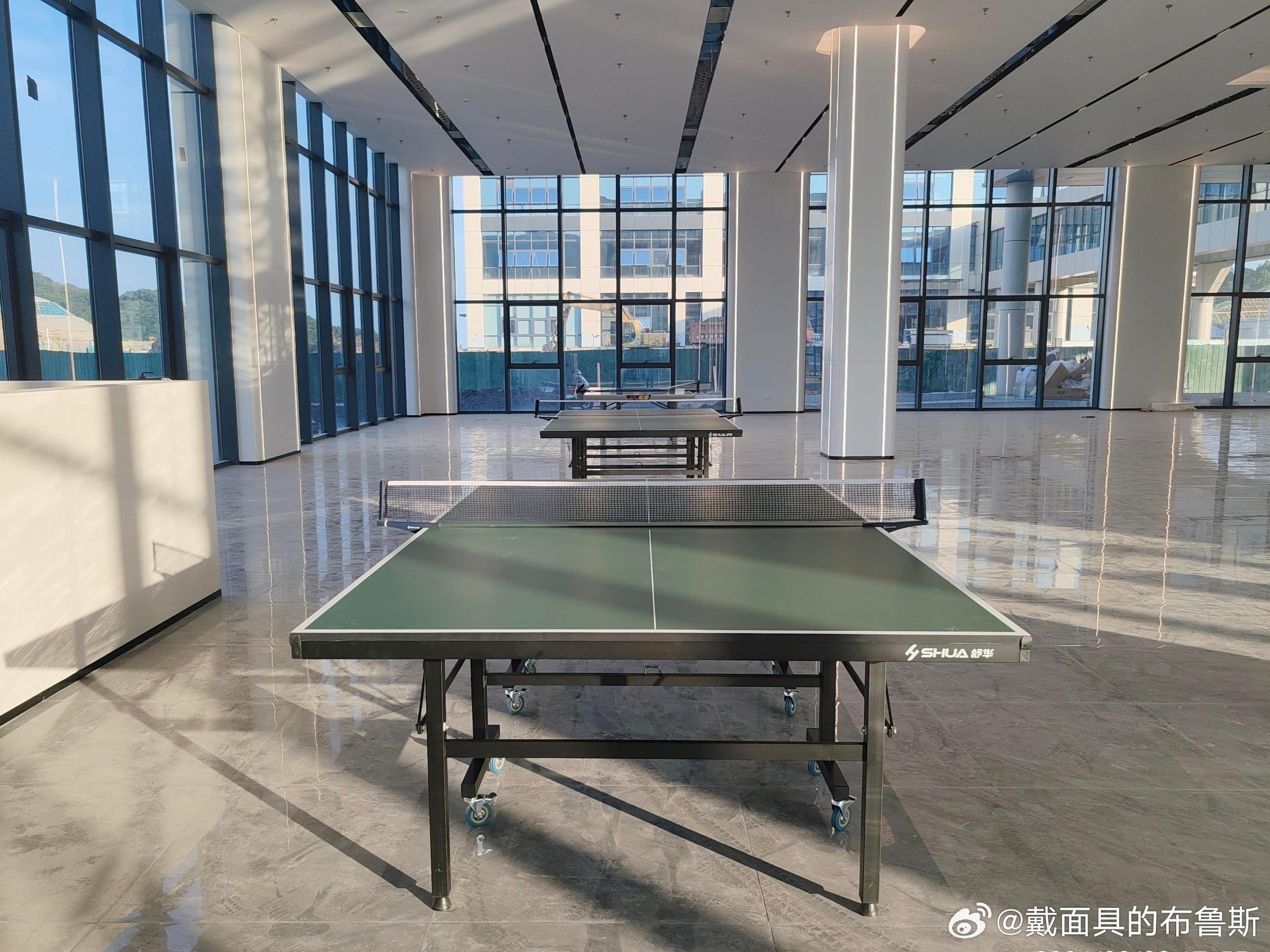 比亚迪扩招抢人才促发展，这波春季招工太猛了。深汕、西安先招超 4000 人，郑州