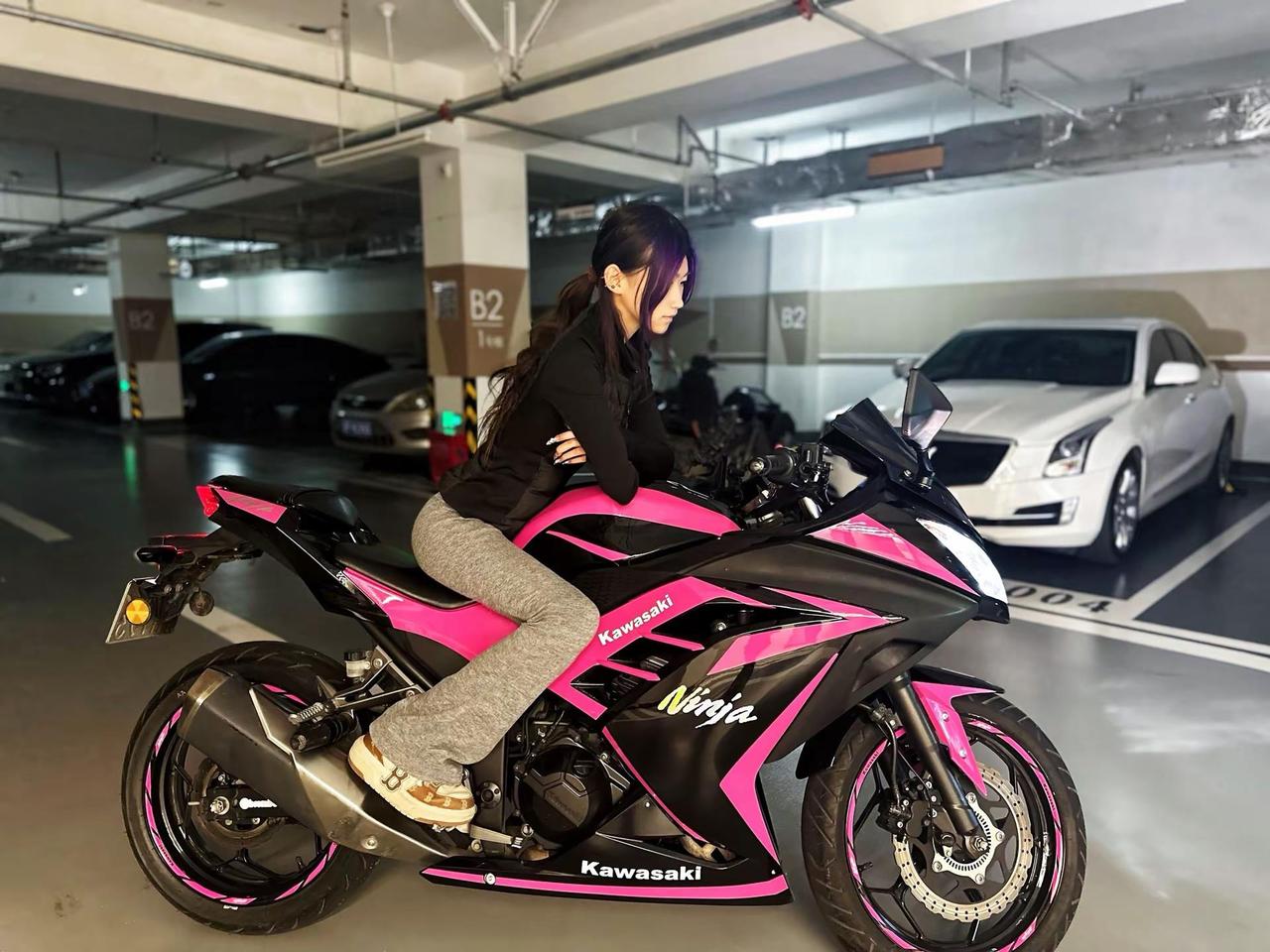 我的小车怎么可以这么可爱ninja250 粉色系