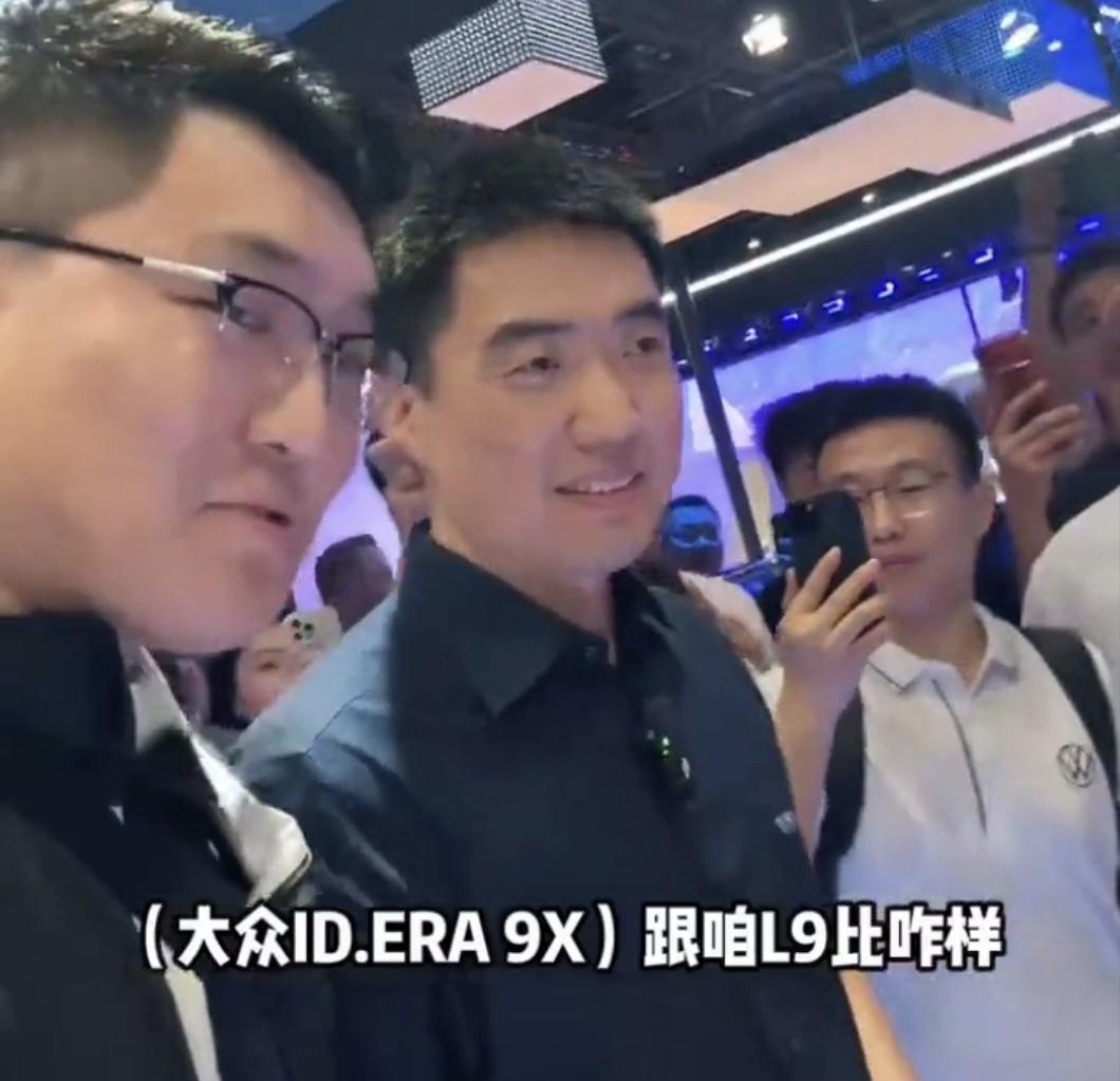 李想这些日子给日产NX8和大众ERA 9X送去了流量。
​
​但他的这么说和这么