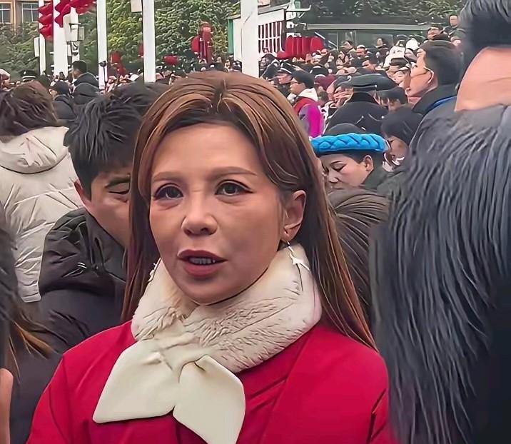 “长得丑”？
“该让位”？
妈的，我真想看看键盘侠们，你30年后那张脸，敢不敢素