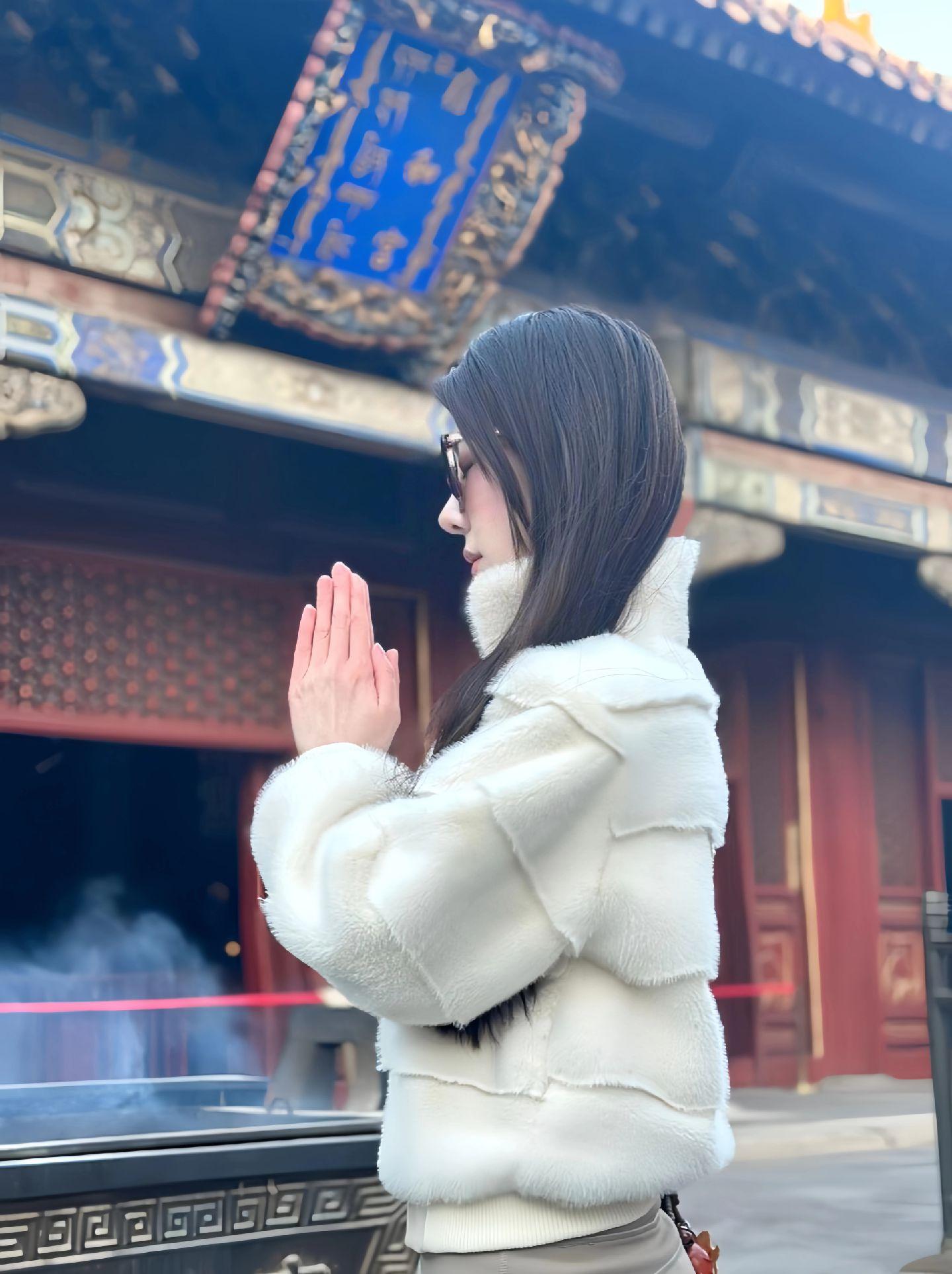 我想问问你，认识你这么久了，有没有那么一瞬间，心疼过我的失眠，疼过我的...