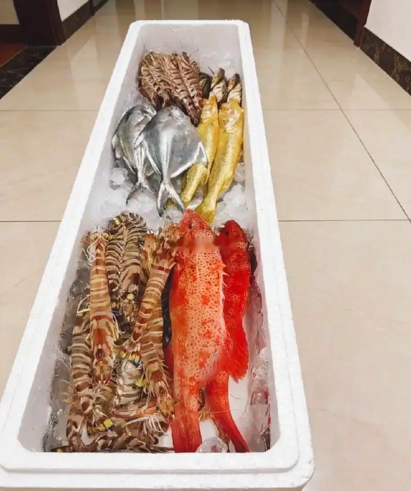 这一箱海鲜，有人说至多300元，有人说至少3000元，你觉得呢？ 