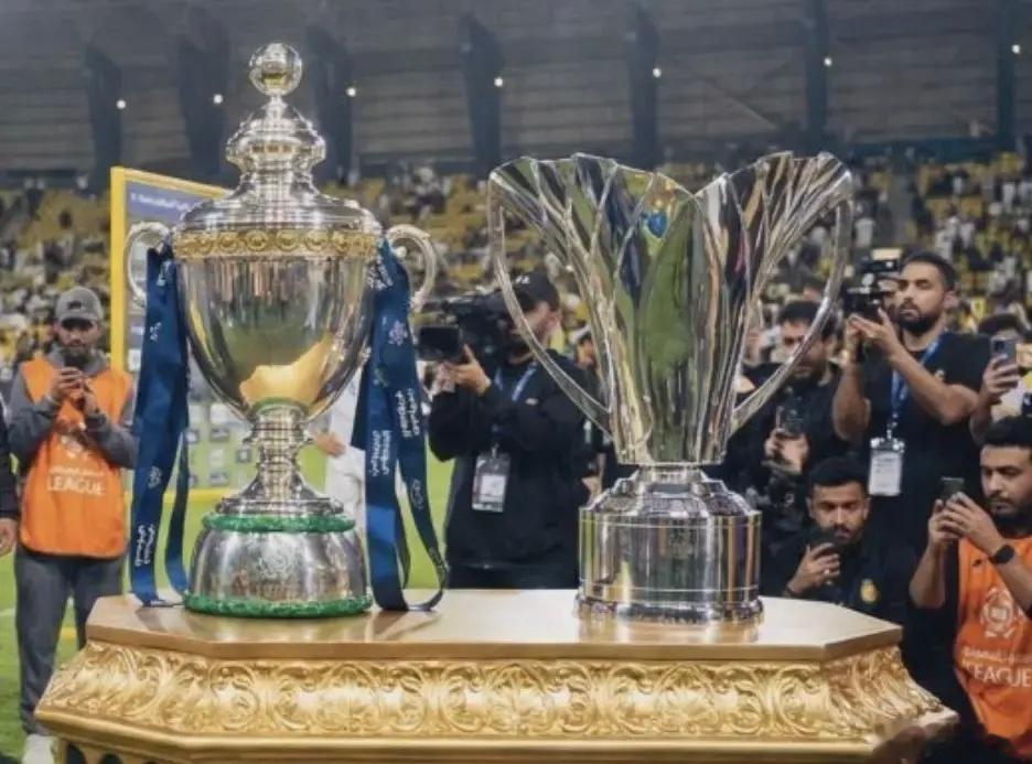 利雅得胜利 如愿大比分战胜多哈国民晋级亚冠二决赛，科曼戴帽，C罗失良机……不过团