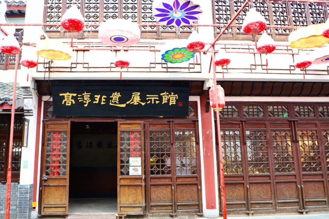 南京这条老街杀疯啦！非遗玩出“迪士尼”既视感，全省点名表扬！入选江苏省级优秀案例