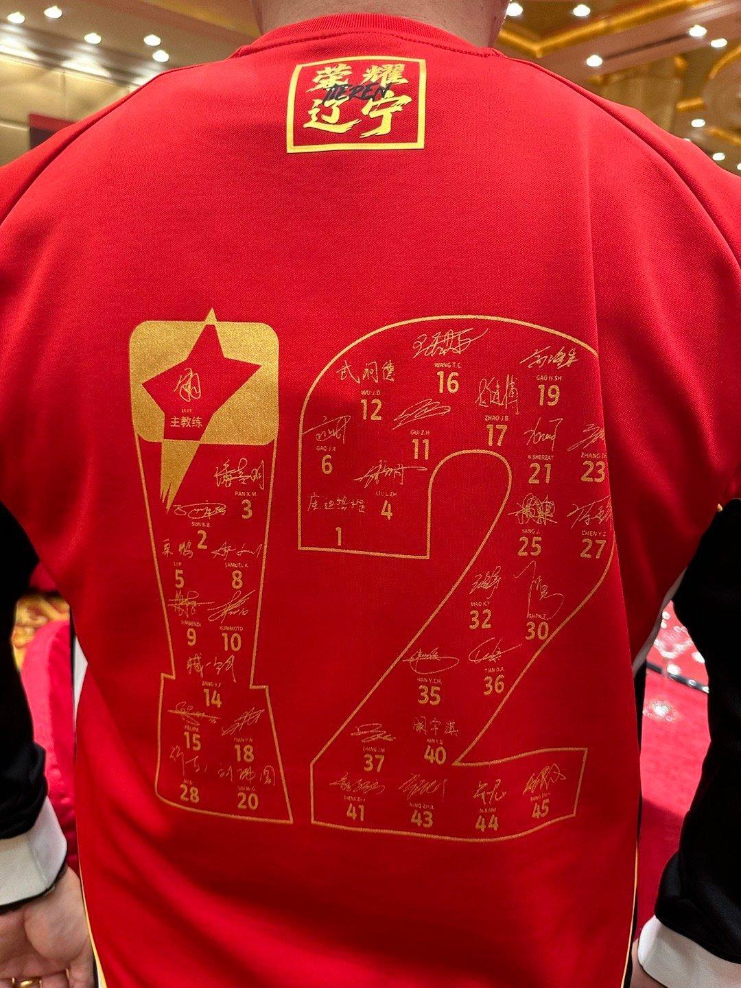 今天来参加辽宁铁人冲超夺冠庆功晚宴 ​​​