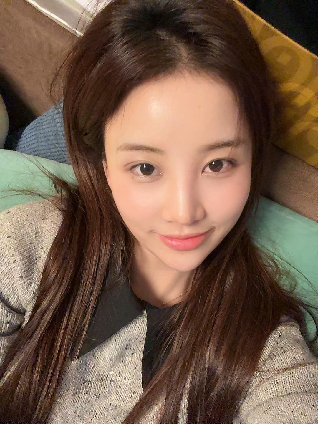 突然发现长的好看根本没用 风吹过来还是会冷