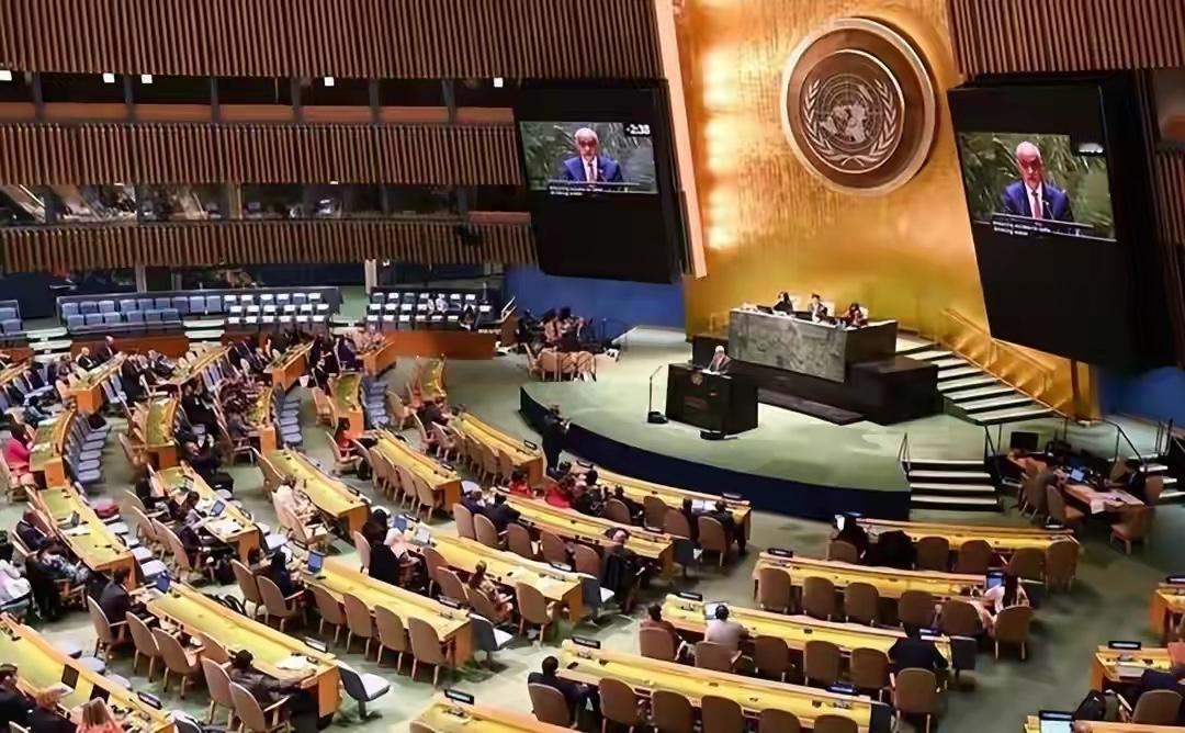 中国要求美国补齐联合国欠款，否则剥夺其投票权
2026年4月底，这事儿简直太惊人