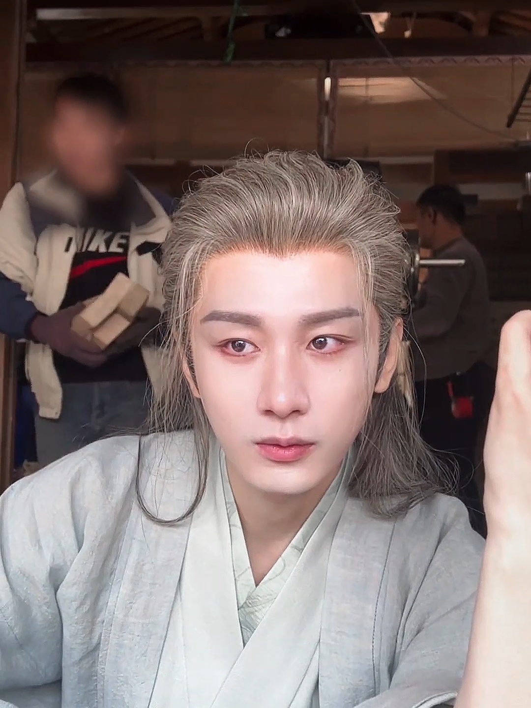 眼睛一睁，就看到成毅长安二十四计收视榜第一成毅长安二十四计创午夜档纪录 这两个词