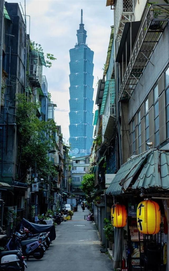 说白了，台湾问题七十年没彻底解决，怪不到美国头上，也别全骂“台独”分子没骨气，真