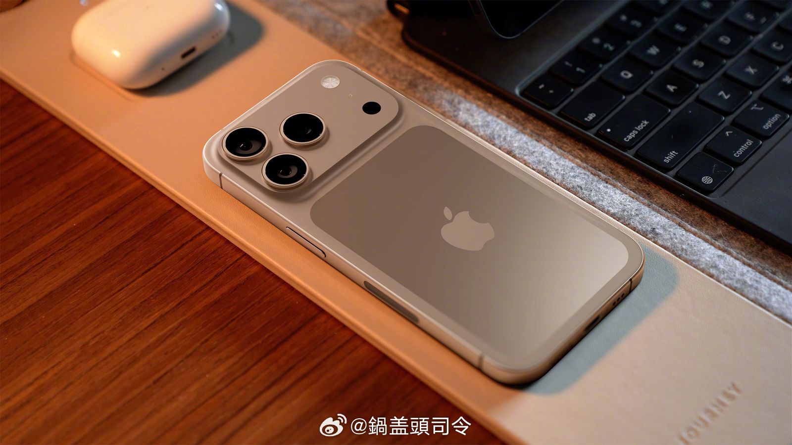 #iPhone17Pro原型机曝光#和前几代都不一样的外形，这必须销量大增咯[摊