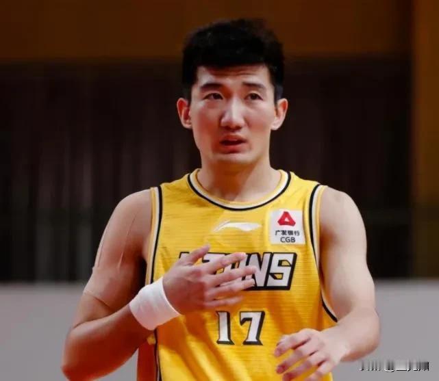 现在全国球迷都应该知道孙铭徽以及一个组织后卫对球队的重要性了吧？上赛季广厦还是总