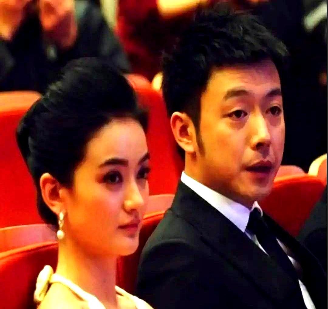 踹门那30秒，藏了15年
 
谢若林踹门又缩脚，不是剧本，是曹炳琨第7次NG，腿