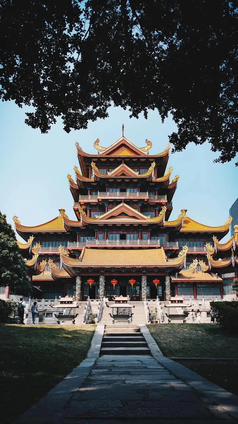 上联：西禅古刹钟声远；
下联：？？？