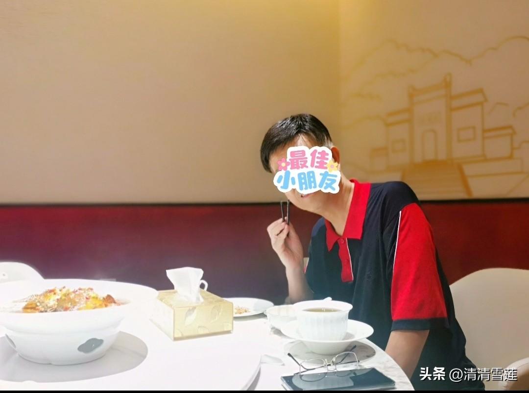 我家也讲仪式感，但重在心里，不在形式上！

下午冒着要下暴雨的风险去小区门口的一