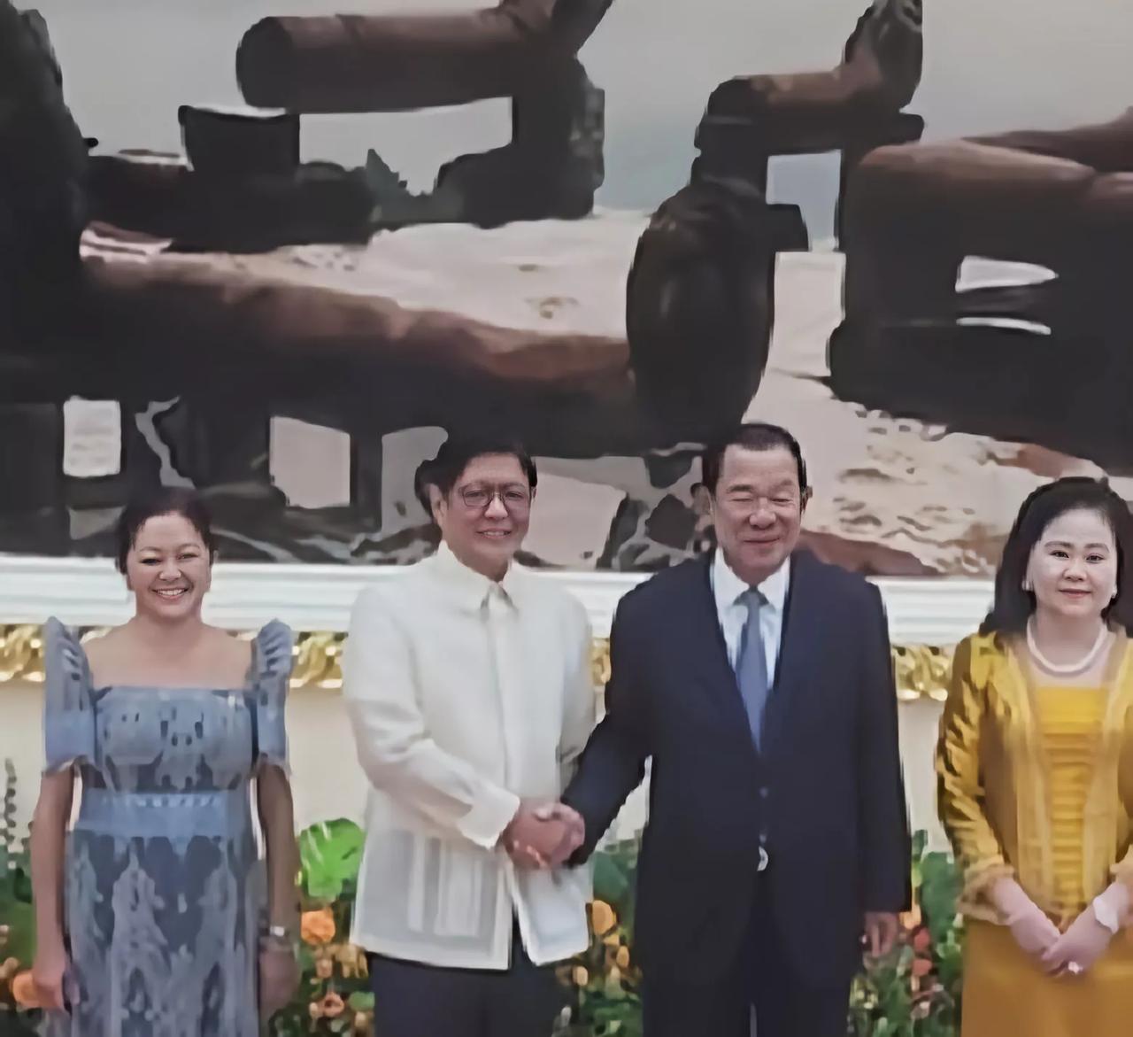 按照国际惯例，菲律宾总统到访柬埔寨，东道主国元首或政府首脑应为其举行欢迎仪式和检