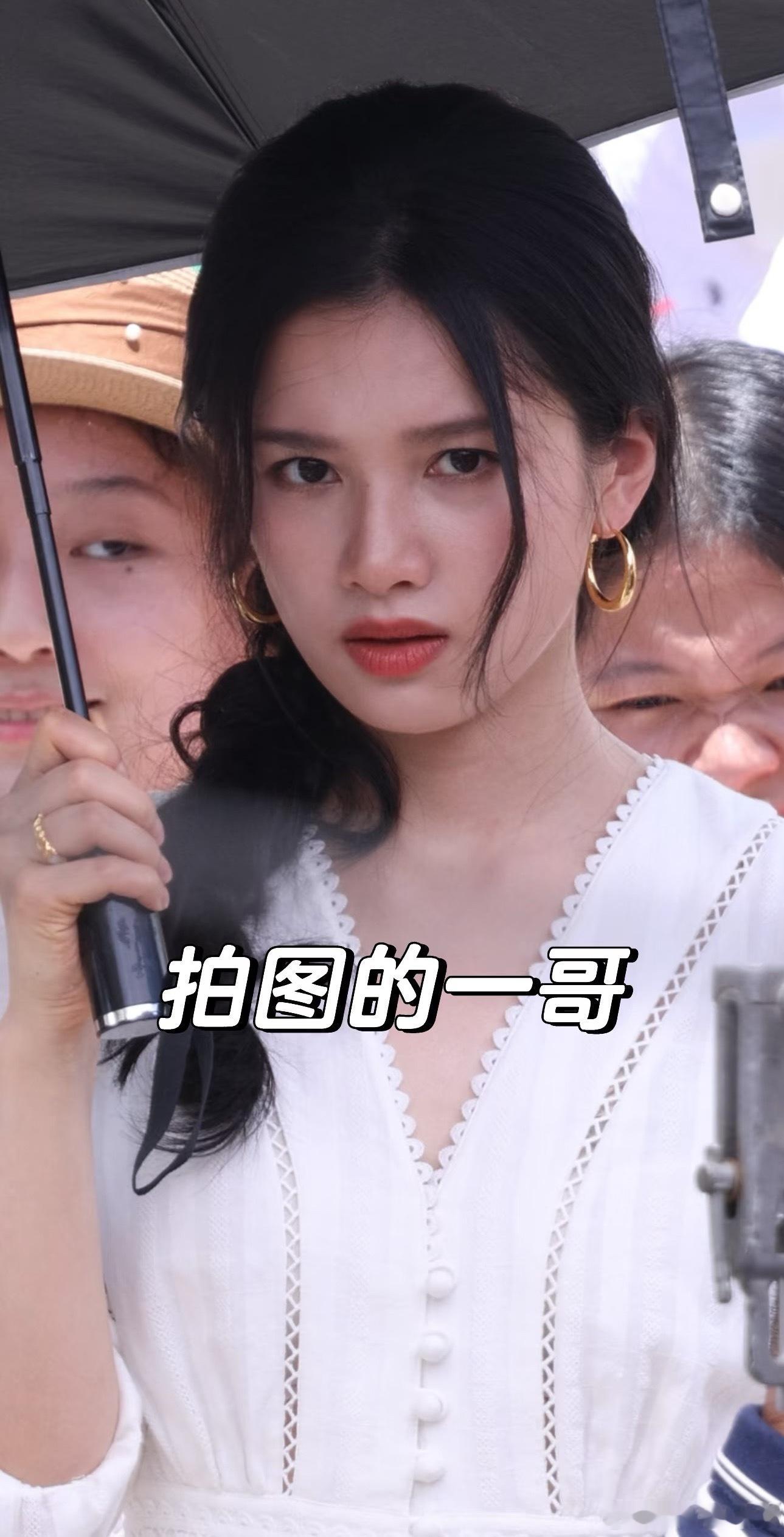 张婧仪《野狗骨头》造型路透，这个生图什么水平？ ​​​