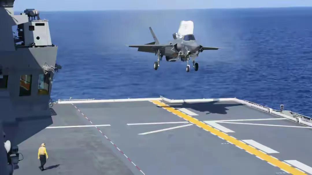 美国海军学会新闻网8月7日披露，三架F-35B闪电Ⅱ战斗机降落在宫崎县新田原基地