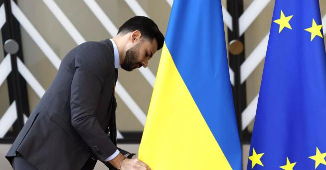 媒体：欧盟就向乌克兰提供900亿欧元贷款达成一致

布鲁塞尔有个外交消息人士还特