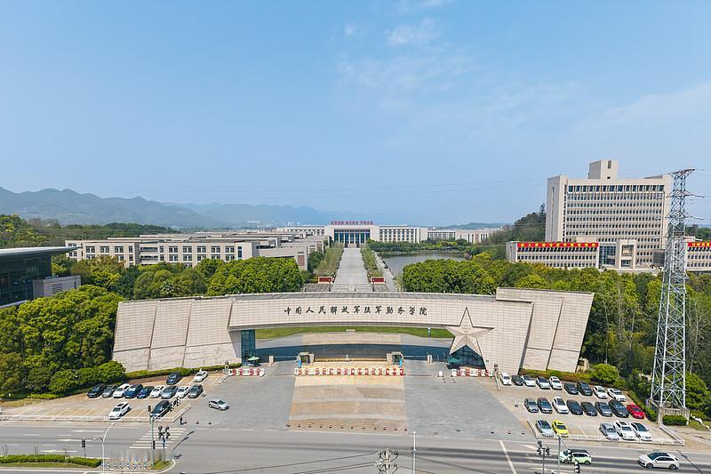 又一所军士学院正式落地的消息刷出来的时候，身边不少家里有娃想走技能入伍路线的家长