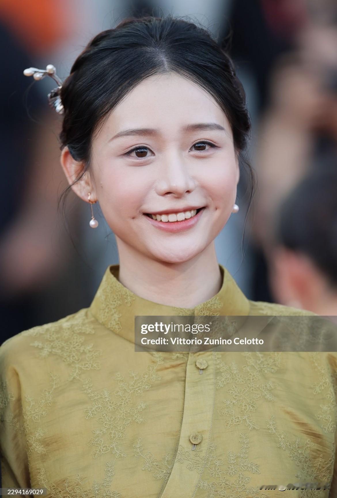 吾妻淑柔王晓慧
威尼斯电影节G社怼脸生图！
首登国际电影节舞台，状态不错喔！
她