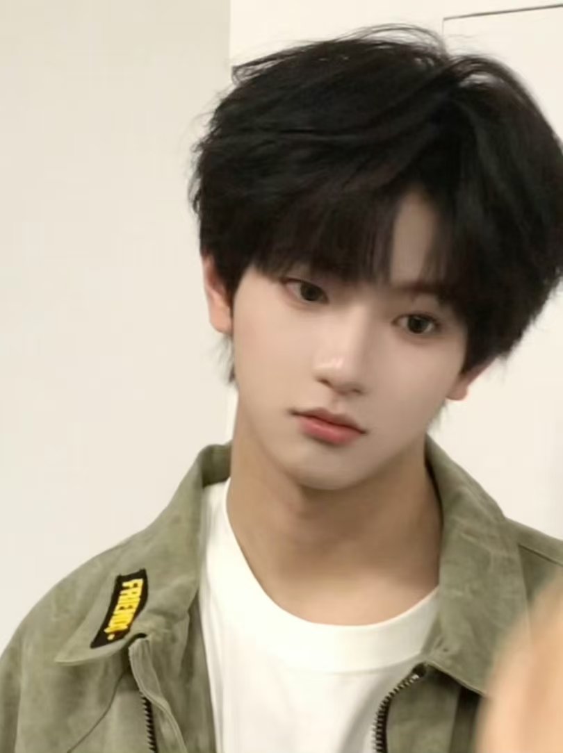 穆祉丞五宫格 穆祉丞live图五宫格 穆祉丞五宫格来啦 