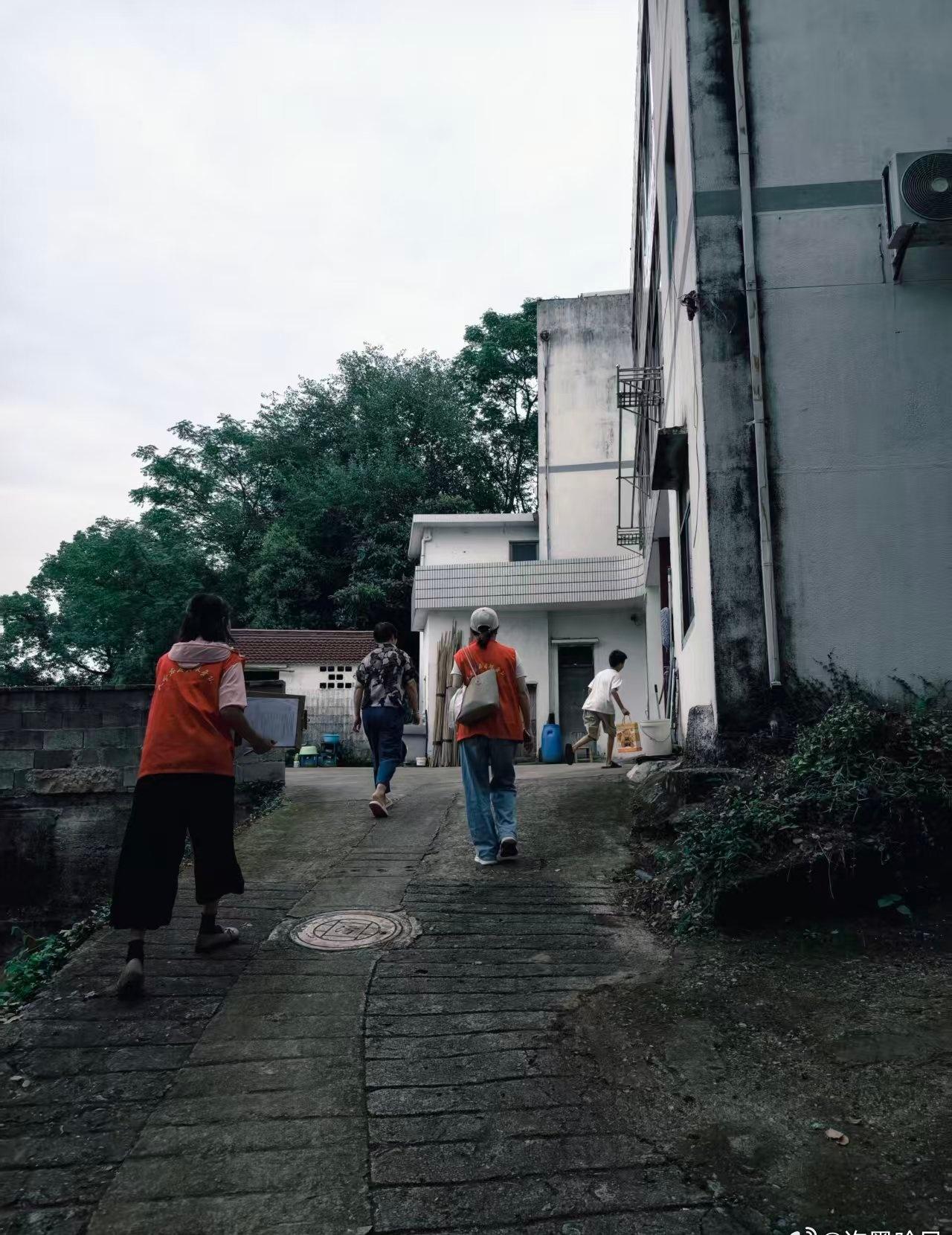 走访困境儿童志愿活动感悟：少年向阳，祖国可期
 
青少年的明天，就是祖国的明天。