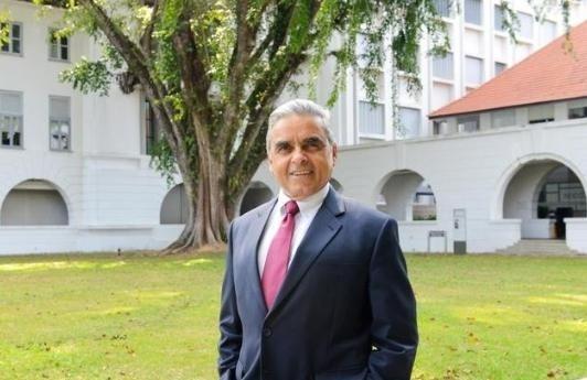 亚洲正在酿成“大祸”！新加坡外交家马凯硕警告，亚洲各国眼看西方打压中国却一声不吭