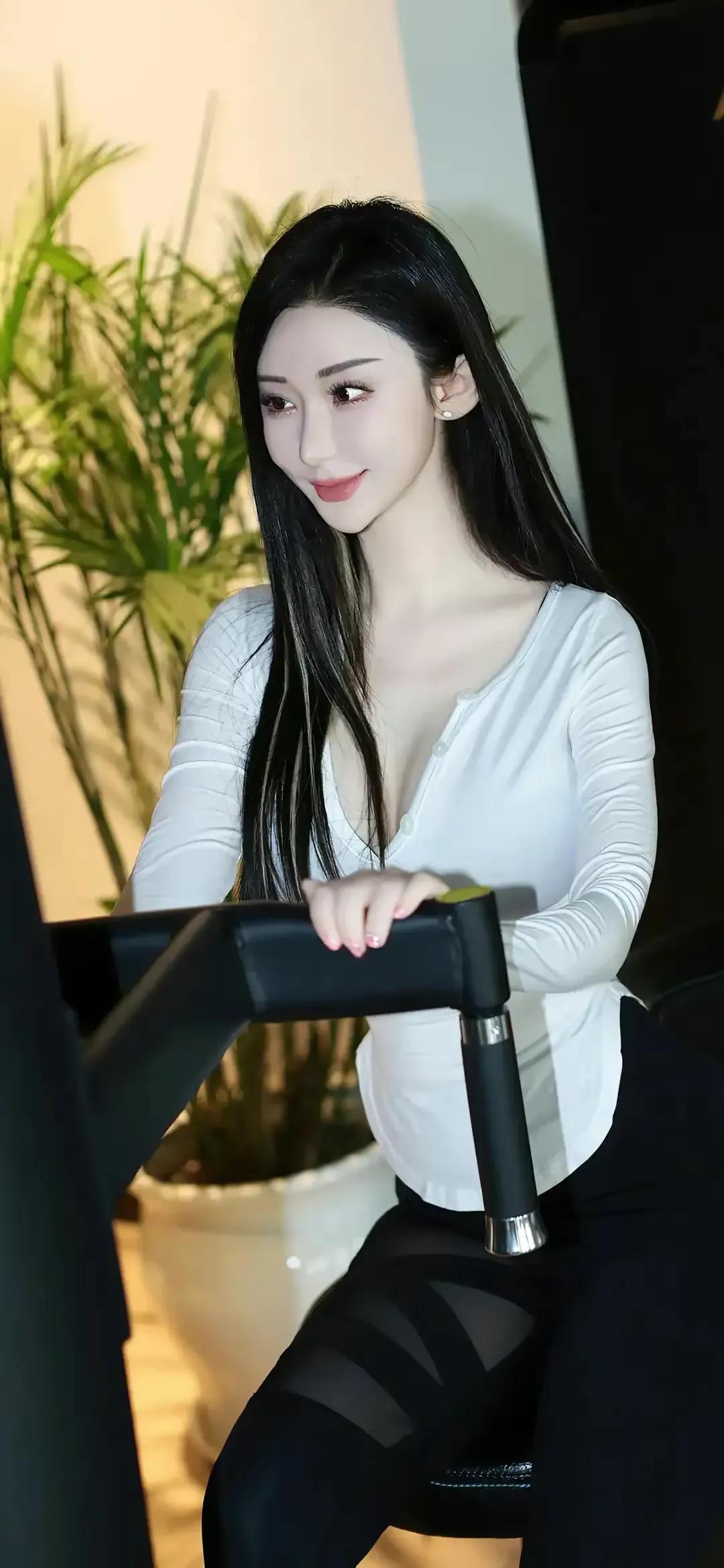 健身女孩，旗袍女孩，各有千秋