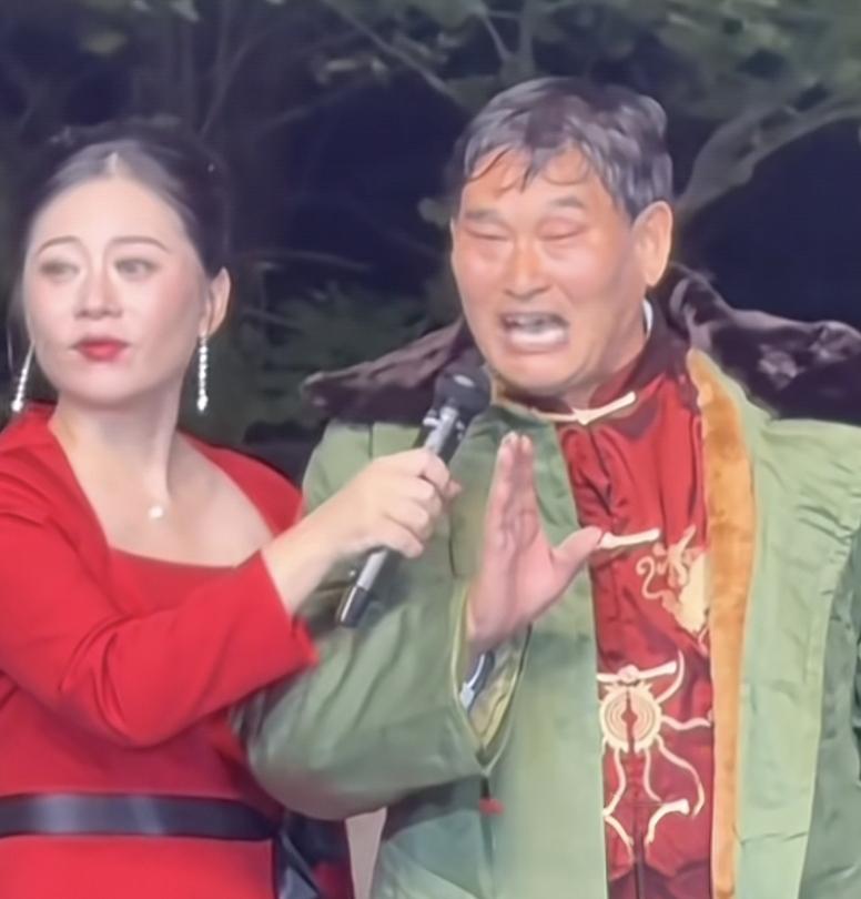 分享今日的感悟怪不得人家“大衣哥”唱歌好听，原来人家的嘴唇张开后就是天然的一个“