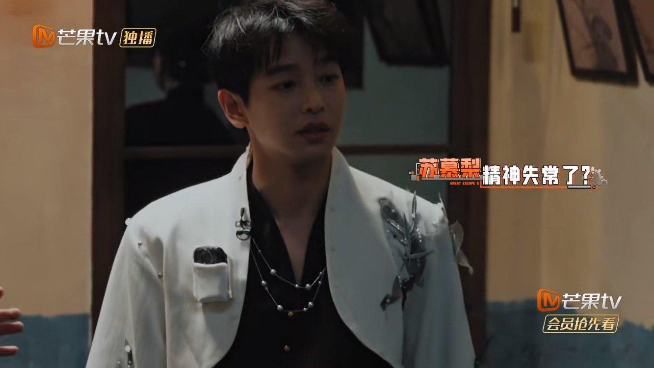 彭昱畅为张真源挡下了所有彭昱畅护弟模式启动 张真源被NPC攥着手喊“小恒”，直接